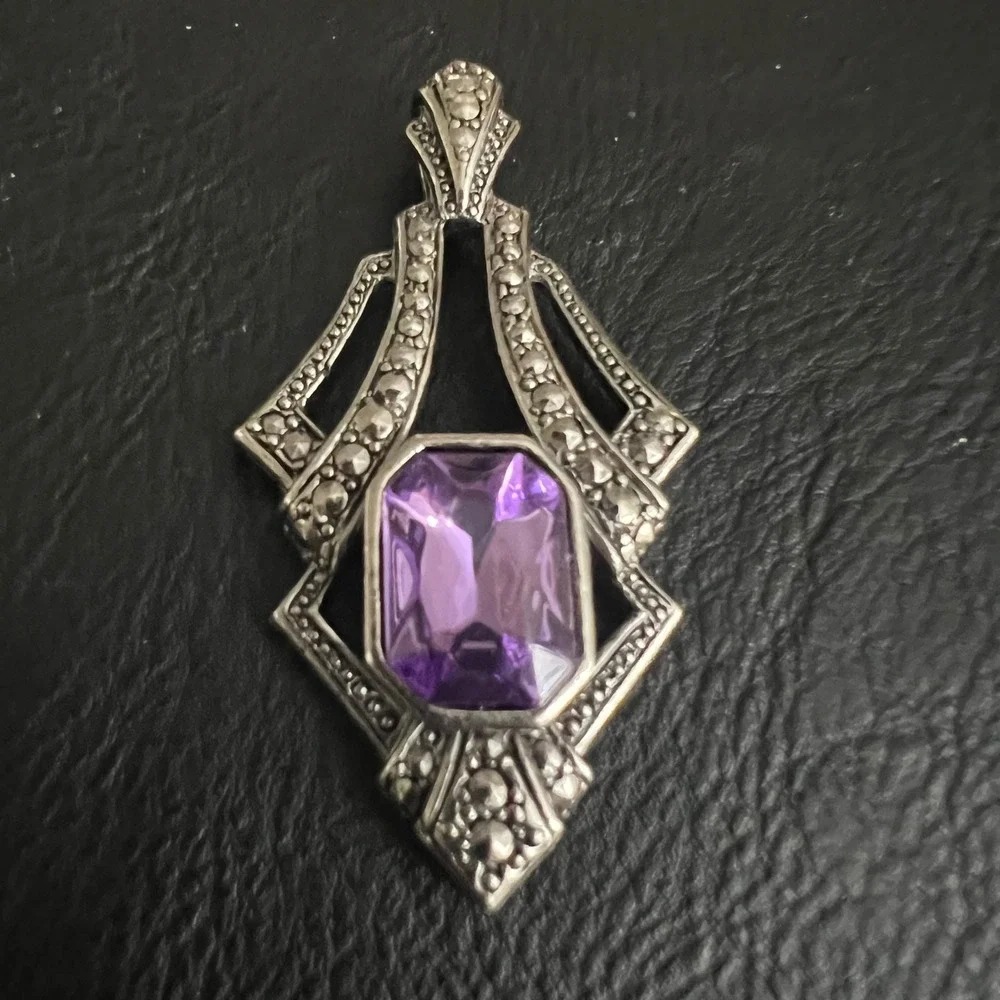 Avon Vintage Art Deco Style Purple Focet Stone Silver Tone Pendant One Size Goth